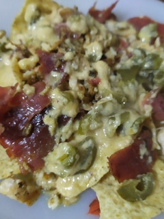 Una foto de Nachos serranos