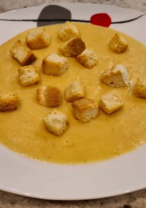 Una foto de Crema de verduras y chorizo