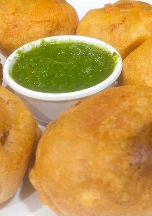 आलू बोंडा (aloo bonda recipe in Hindi) रेसिपी मुख्य फोटो