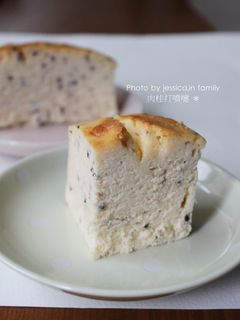 【肉桂打噴嚏】椰奶芝麻舒芙蕾乳酪蛋糕 的食譜成品照片