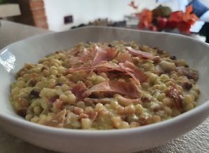 Foto di Fregola risottata con porro e speck