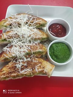 આલુ મટર સેન્ડવીચ (Aloo Matar Sandwich Recipe In Gujarati) રેસીપી મુખ્ય ફોટો
