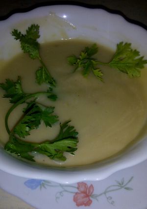 A picture of Cream of mushroom soup.