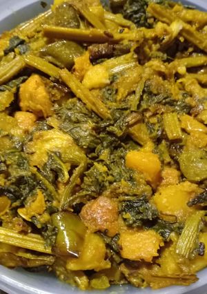 লাউ শাক ঘন্ট (lau shaak ghanto recipe in Bengali) রেসিপির প্রধান ছবি