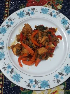 Una foto de Pechuga de Pollo salteada con Vegetales Mixtos