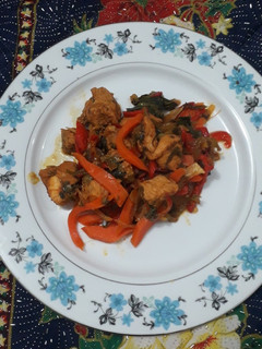 Una foto de Pechuga de Pollo salteada con Vegetales Mixtos
