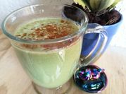 Una foto de batido de matcha