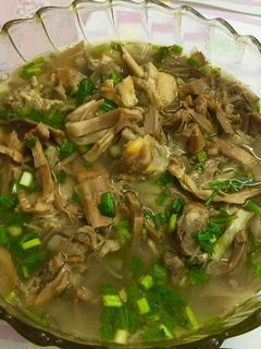 Hình của món Canh măng rừng hầm gà già.