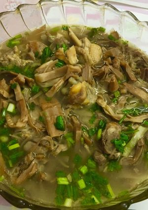 Hình của món Canh măng rừng hầm gà già.