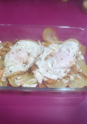 Una foto de Patatas Arrieras con Langostinos al Ajillo