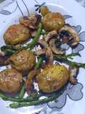 Papines, hongos y espárragos a la manteca