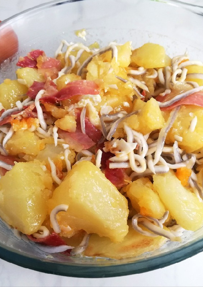 Una foto de Huevos Rotos con Jamón y Gulas