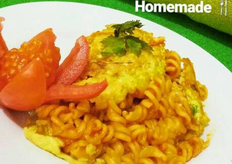 How to Make Yummy Fusilli Omellete with Tomato Sauce