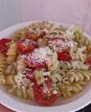 Tirabuzones caprese