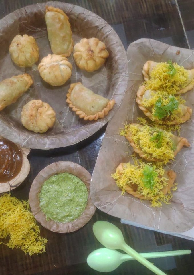 લીલવા ઘૂઘરા ચાટ(Lilva ghughra chat recipe in Gujarati) રેસીપી મુખ્ય ફોટો