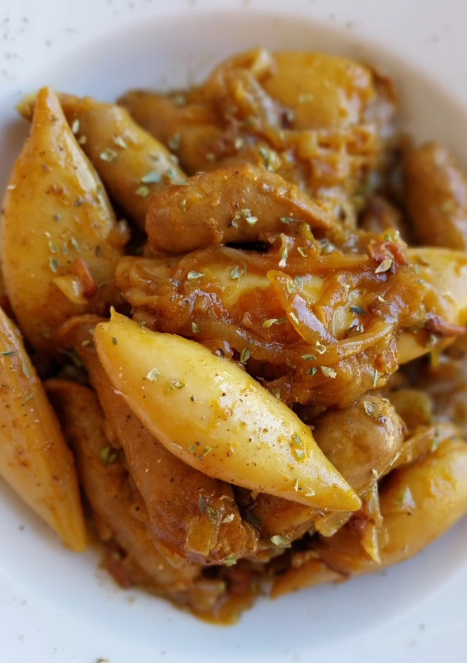 Una foto de Calamares y salchichas encebollados al Oporto