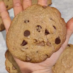 A picture of Giant Chocolate Chip Cookies.