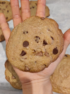 A picture of Giant Chocolate Chip Cookies.