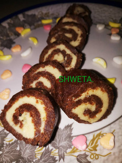 स्विस रोल (Swiss roll recipe in hindi) रेसिपी मुख्य फोटो