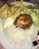 Pollo al horno con papa y yuca frita