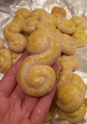A picture of Koulourakia (Greek butter cookies).