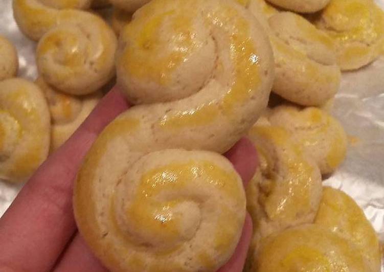 Simple Way to Prepare Speedy Koulourakia (Greek butter cookies)