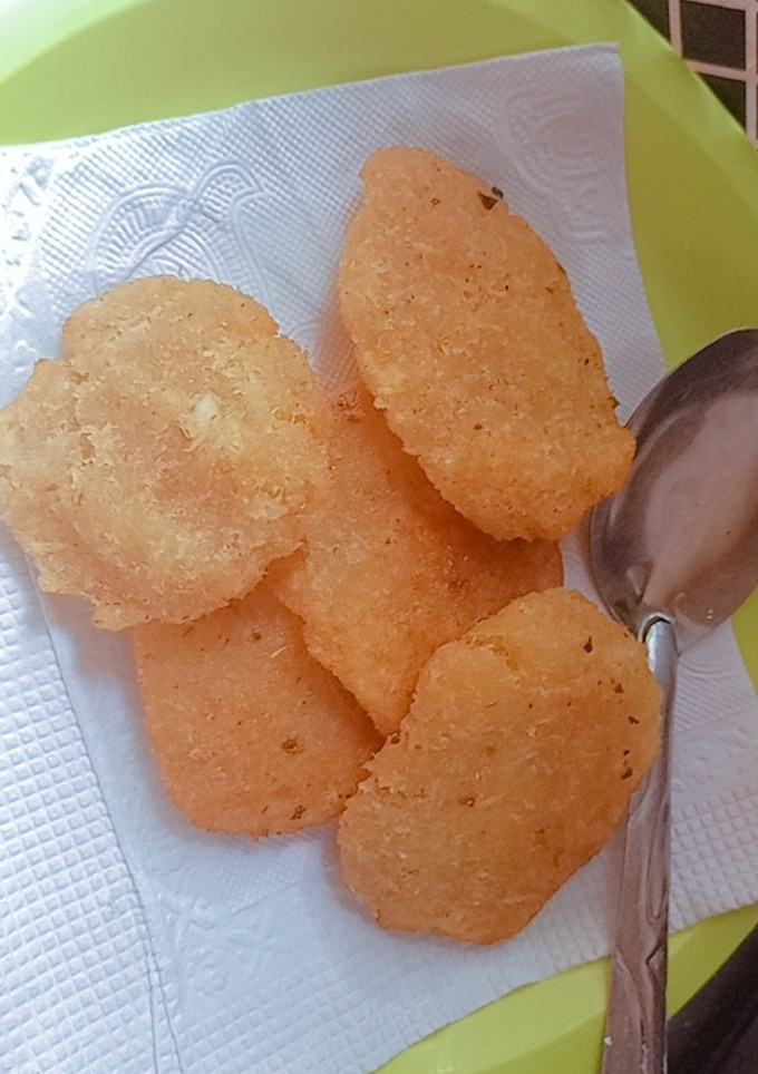 A picture of Cassava cake/Kosan rogo.