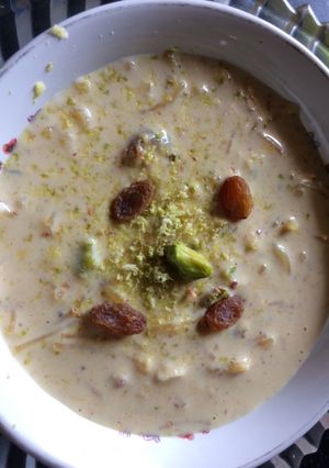 A picture of Vermicelli basundi with dates.