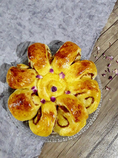 عکسی از دستور نان رول گلابی 🍐در توستر