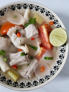 รูปของ "ต้มยำกระดูกหมู&เห็ดนางฟ้าภูฐาน" 🍖🍄🌶