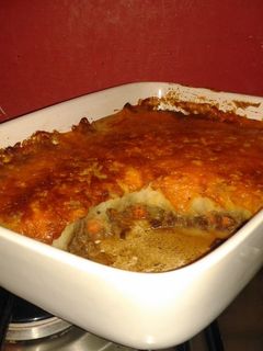 A picture of Shepherds Pie with Garlic Mash.