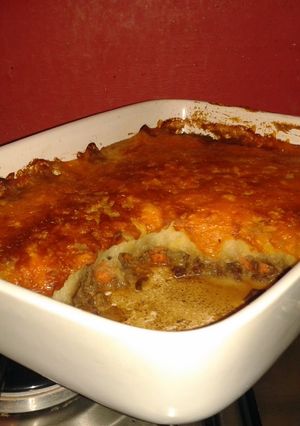 A picture of Shepherds Pie with Garlic Mash.