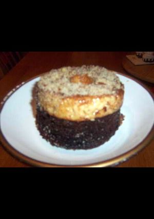 A picture of Chocoflan.
