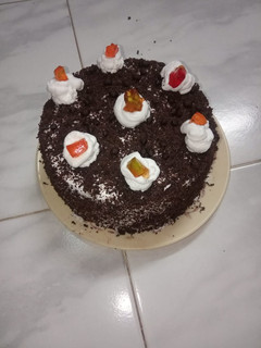ब्लैक फॉरेस्ट केक(Black forest cake recipe in Hindi) रेसिपी मुख्य फोटो