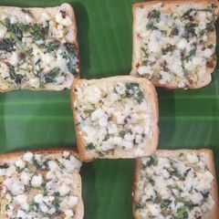 A picture of Cheese and garlic bread.