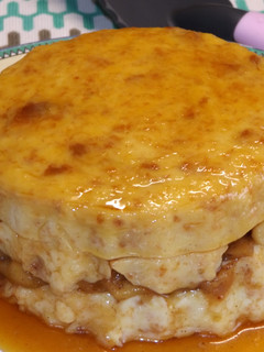 Una foto de Pudín flan con manzanas caramelizadas con ron