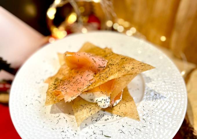 Milles feuilles croustillant au Saumon fumé & crème citronnée à l’aneth