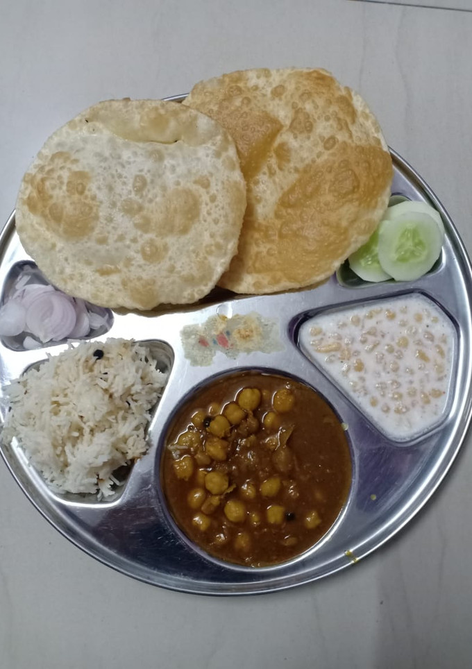 छोले भटूरे (chole bhature recipe in Hindi) रेसिपी मुख्य फोटो
