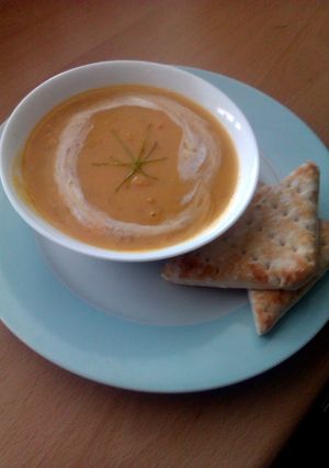 A picture of Vickys Creamy Yellow Pea and Ham Soup, GF DF EF SF NF.