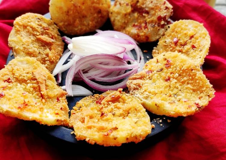 Bread crumbs coated baked potato chips