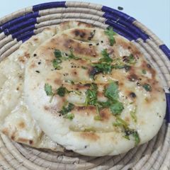 A picture of Roghni naan.