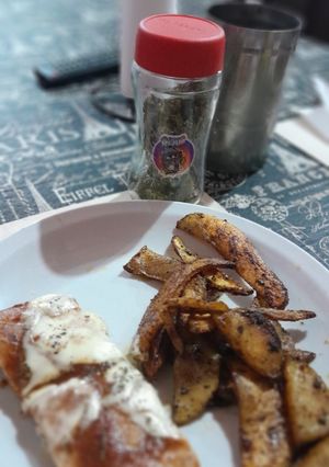 Una foto de Matambre de Cerdo napolitano Cannabico con papas al horno