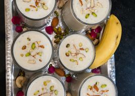 केला ड्रायफ्रूट्स स्मूदी