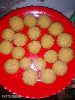 ચુરમા ના લાડવા (churma na ladva recipe in gujarati) રેસીપી મુખ્ય ફોટો