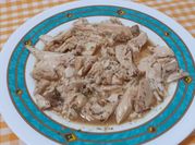 Una foto de pollo con grano