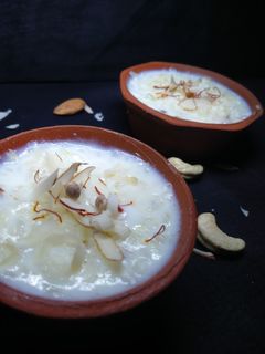 ખીર (Kheer Recipe In Gujarati) રેસીપી મુખ્ય ફોટો