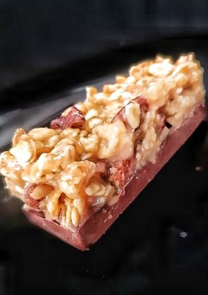 Una foto de Barritas de toffee con müsli y chocolate