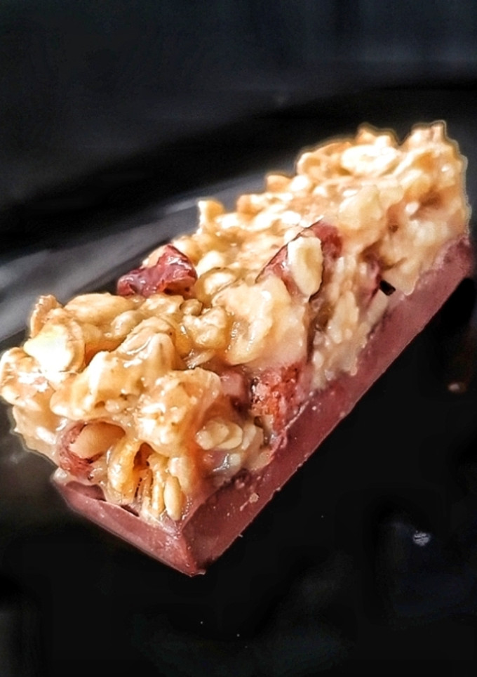 Una foto de Barritas de toffee con müsli y chocolate