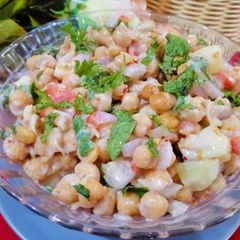 A picture of Khati Meethi Chana Chaat.