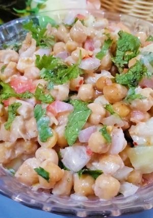 A picture of Khati Meethi Chana Chaat.
